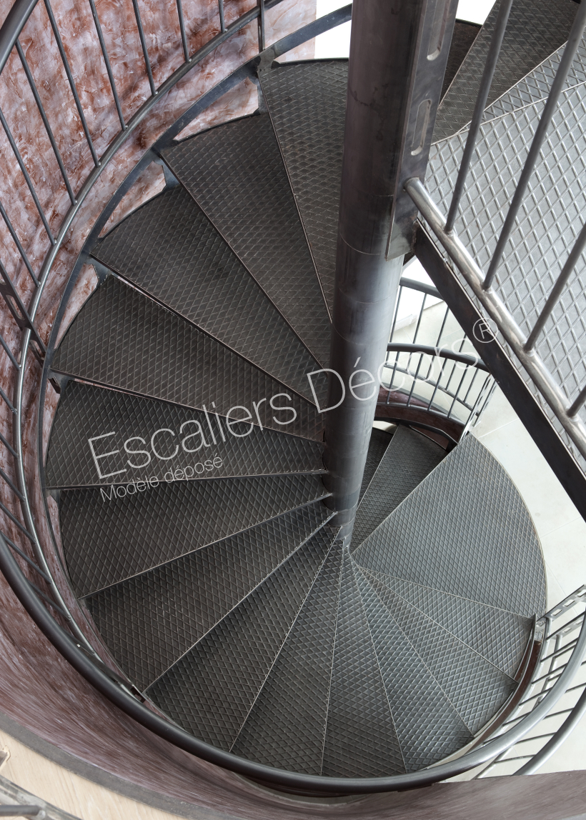 Photo DH86 - SPIR'DÉCO® San Francisco. Escalier en colimaçon en acier de style industriel.